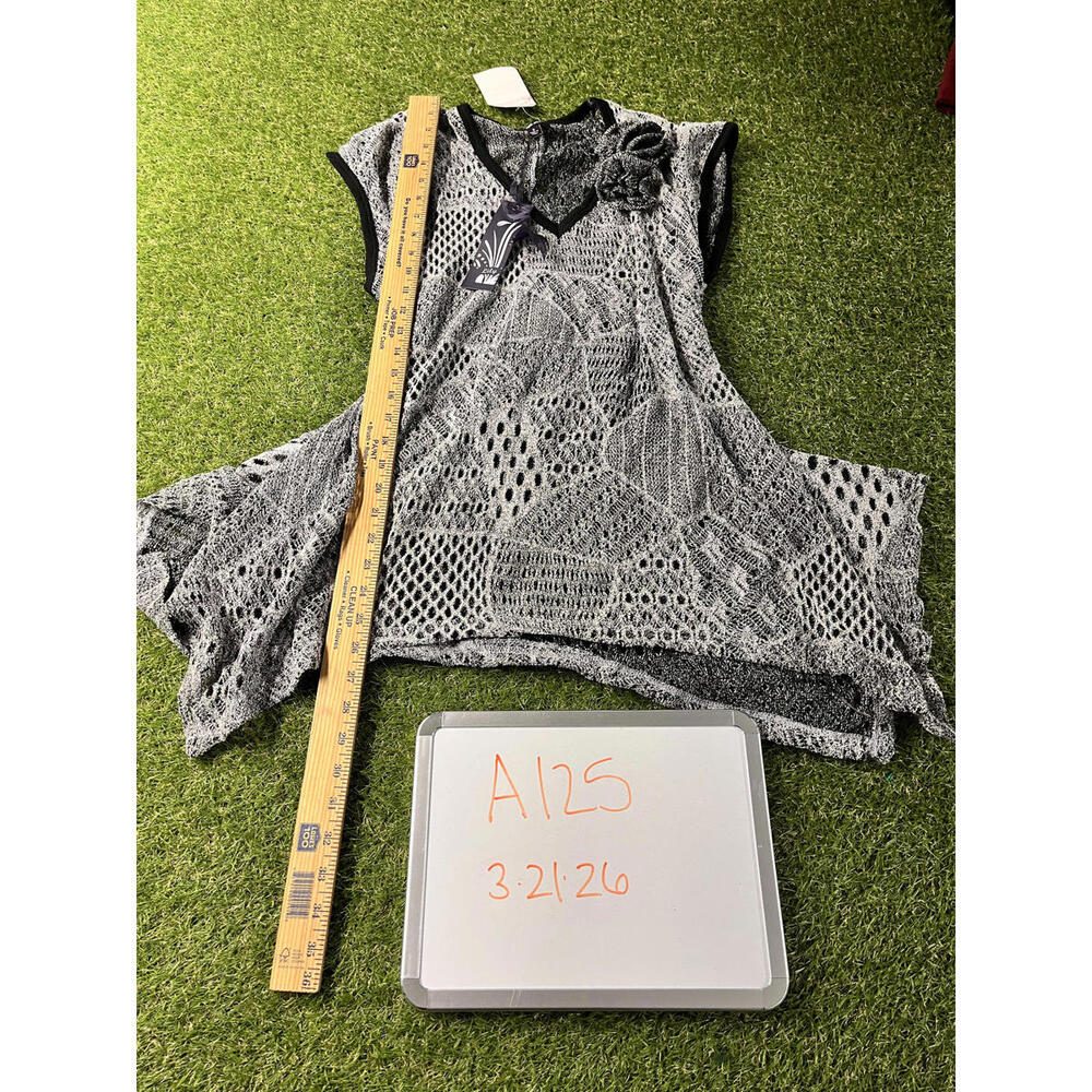 Lily top‎ Womens Small Black and Gray Crochet Knit Sleeveless Sweater Tunic